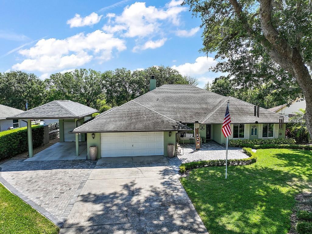 28714 Tammi Dr., Tavares, FL 32778