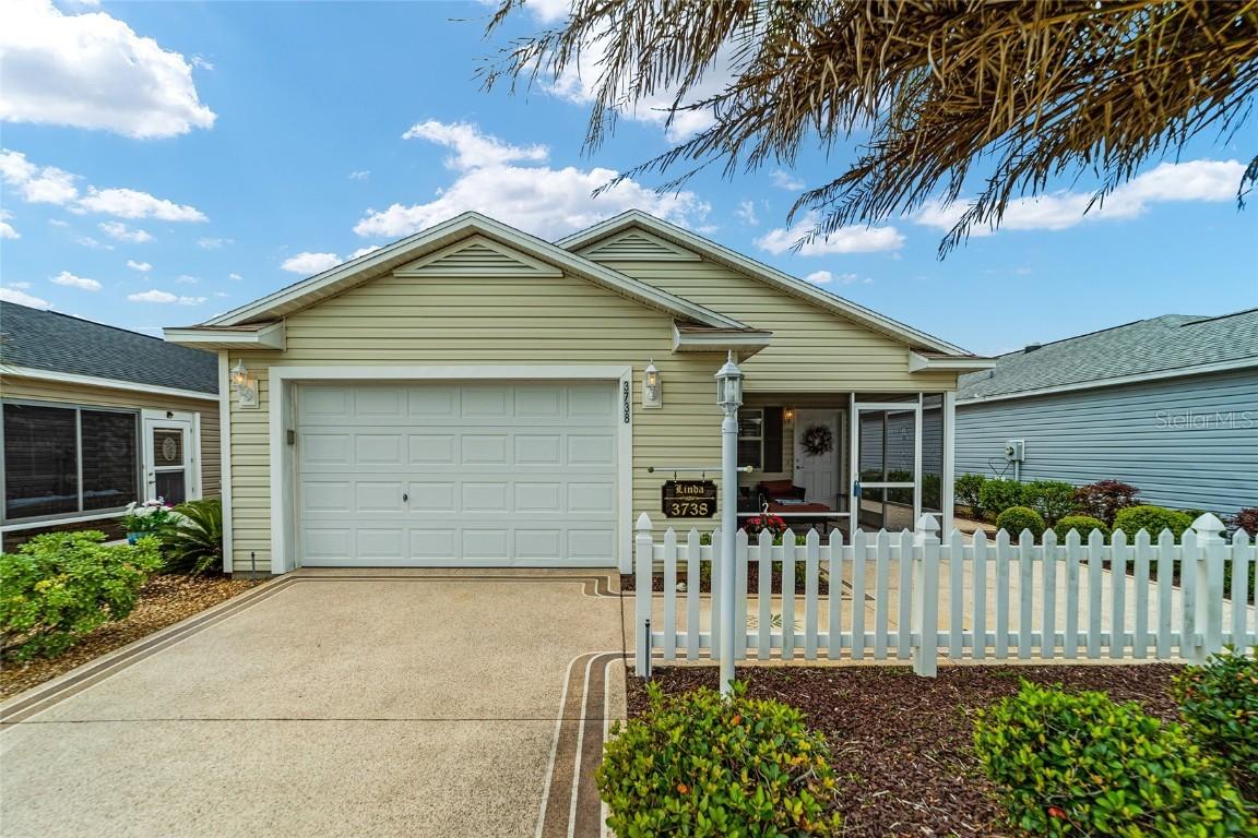 3738 Viscaya Ct., The Villages, FL 32163