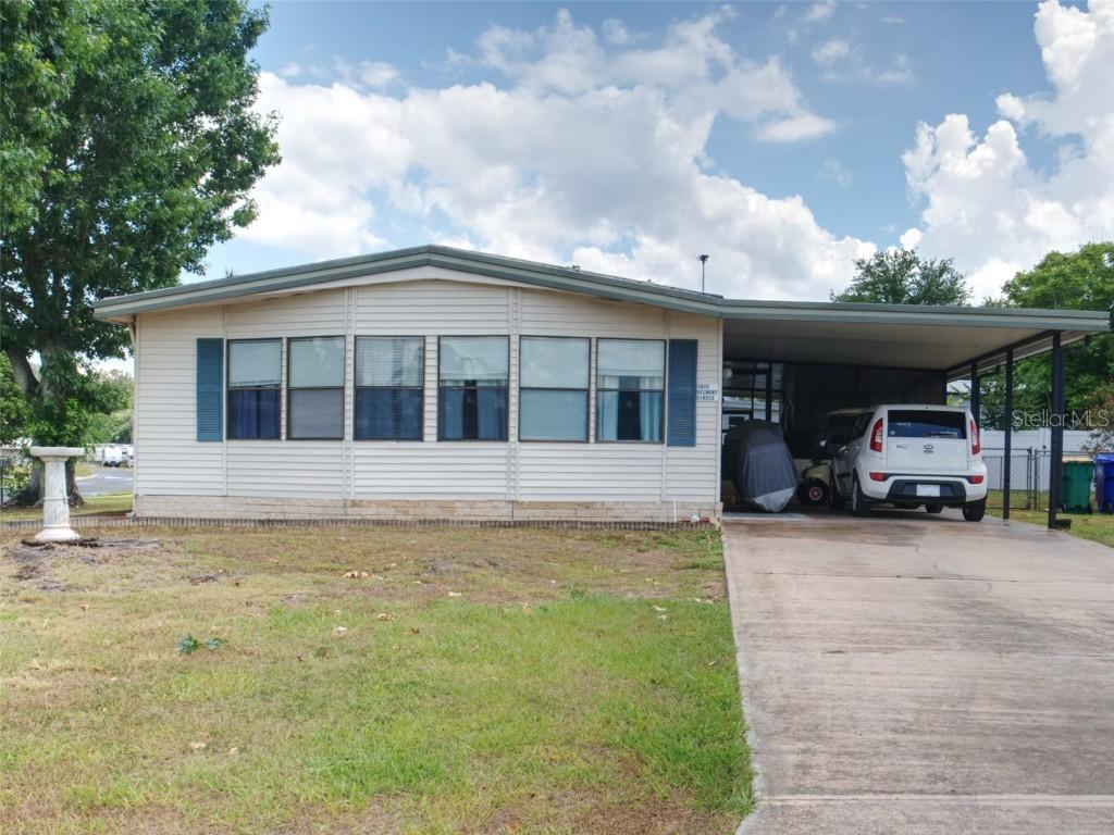 1017 Belmont Cir., Tavares, FL 32778