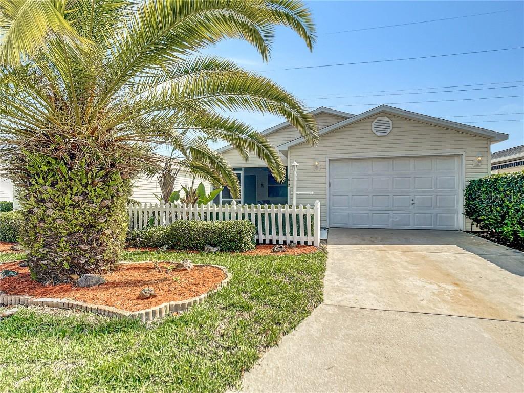 1617 Navidad St., The Villages, FL 32162