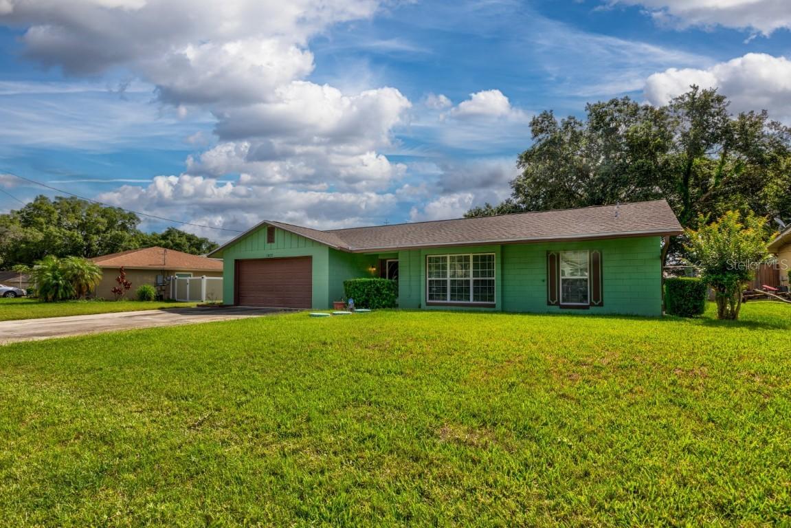1937 Bear View Dr, Forest City, FL 32714