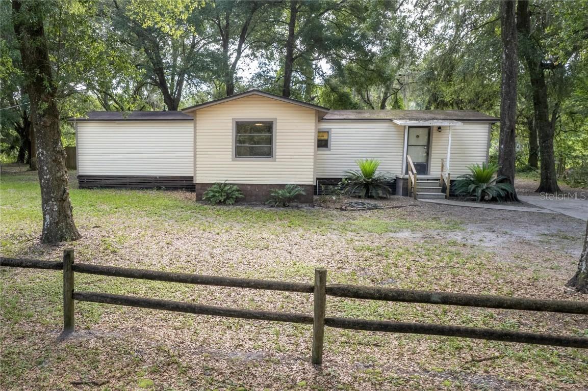 43110 E 4th St., Paisley, FL 32767