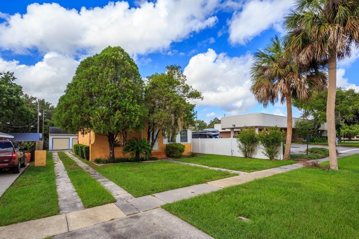 104 E Pinecrest Ave., Eustis, FL 32726