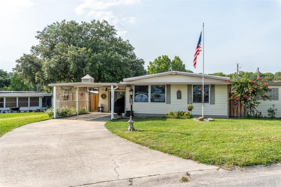 11609 Hickory Ln., Tavares, FL 32778