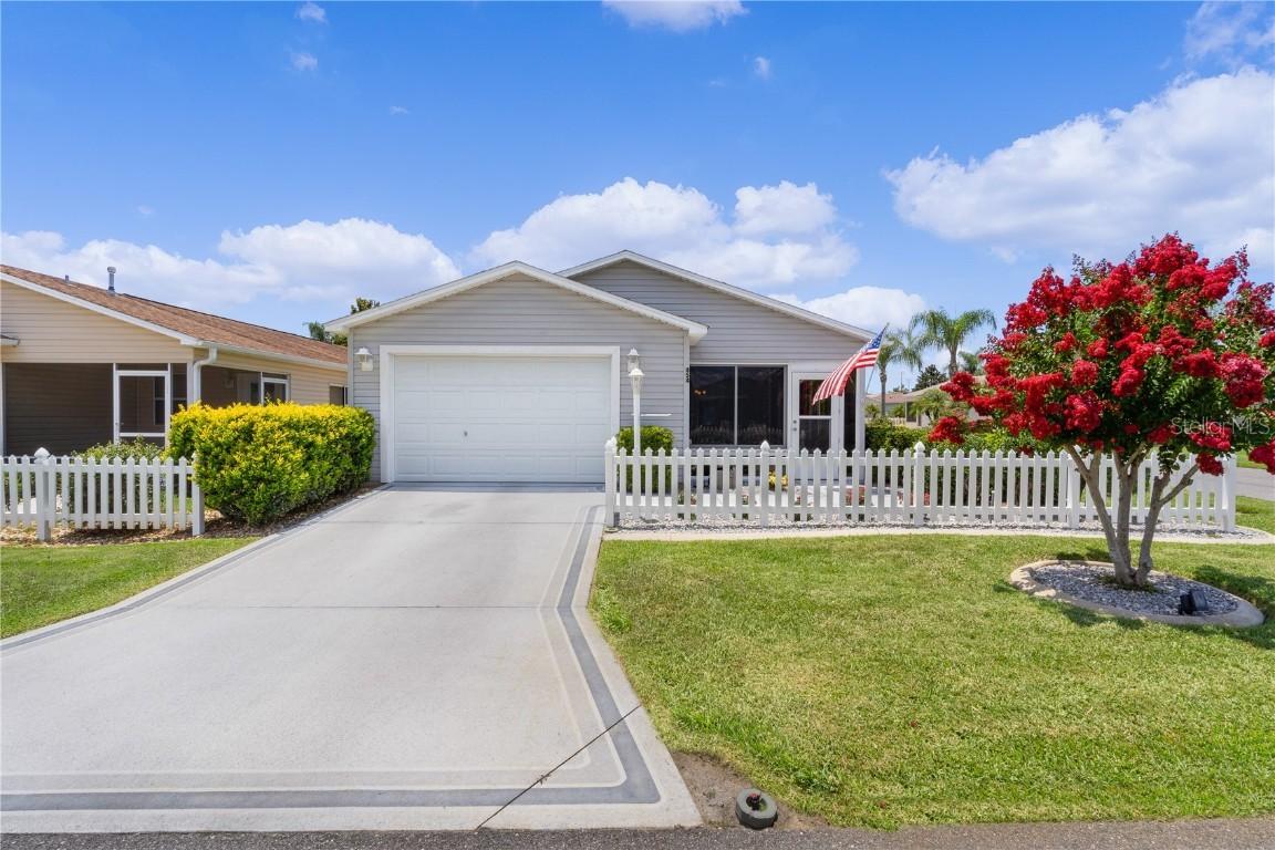 454 Ingleside Dr., The Villages, FL 32162