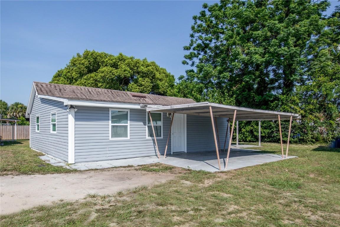 1203 North Ave., Tavares, FL 32778