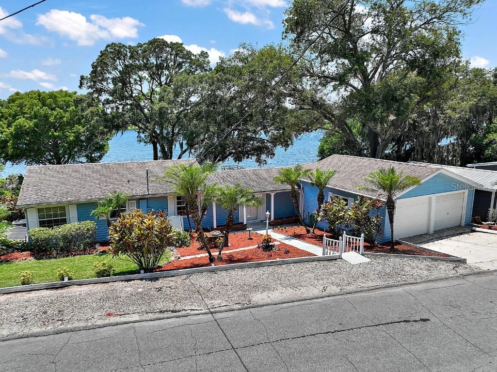 31525 Anderson Dr., Tavares, FL 32778