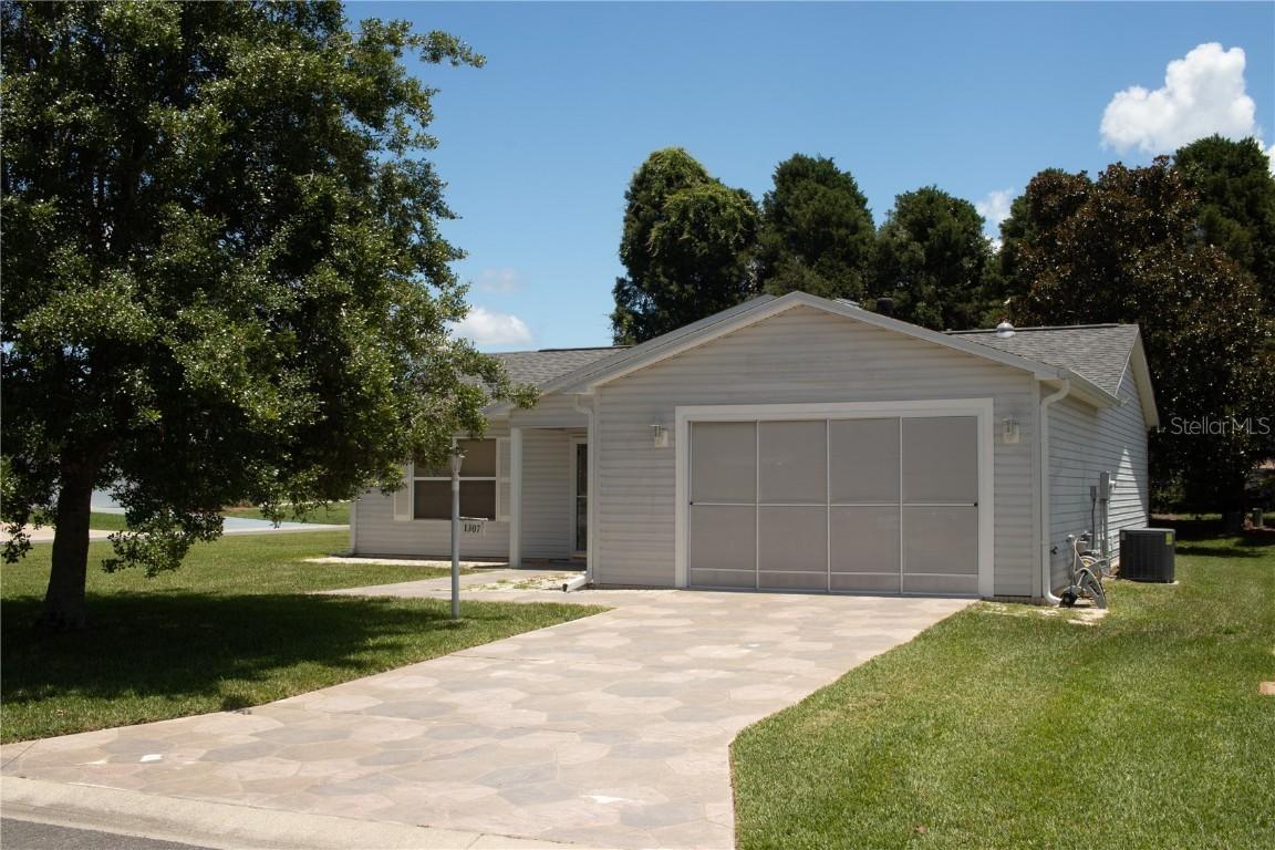 1307 Tenerife Ln., The Villages, FL 32162