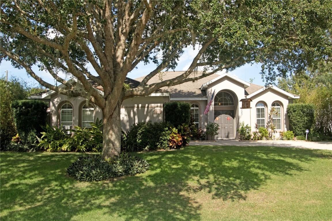 2027 Meadowside Dr., Eustis, FL 32726