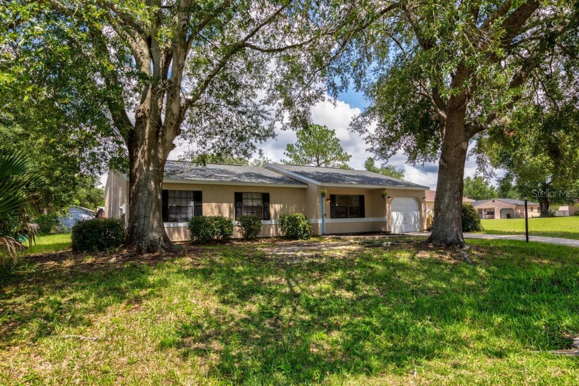 327 Oak Track Dr., Ocala, FL 34472