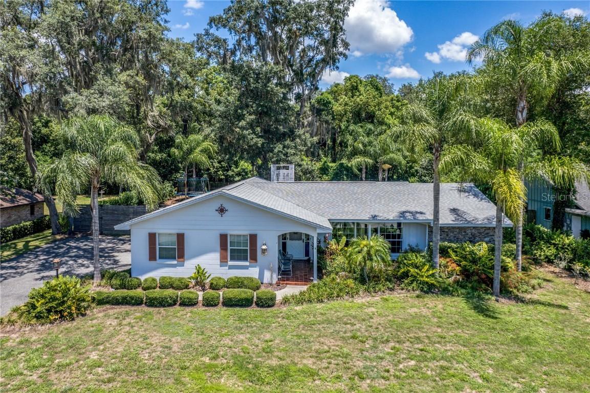 1205 W Crooked Lake Pl., Eustis, FL 32726