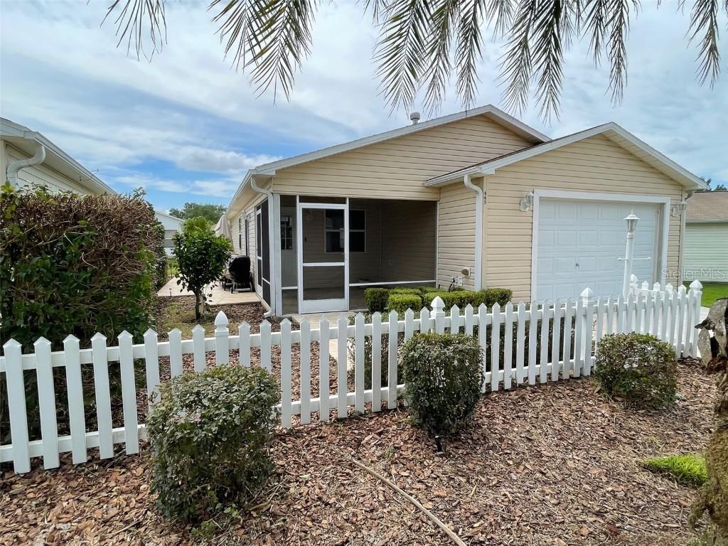 445 Canterbury Ct., The Villages, FL 32162