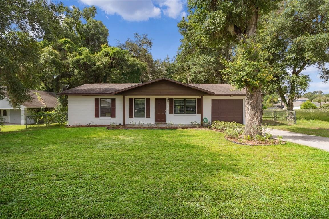 203 E Fountain St., Fruitland Park, FL 34731