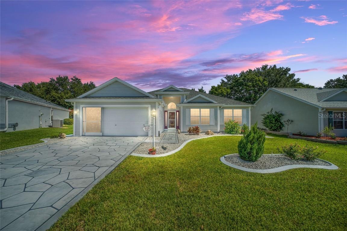 2123 Barbosa Ct., The Villages, FL 32159