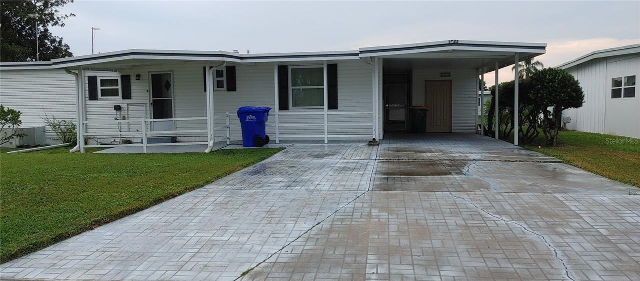 1023 Southland Dr., Tavares, FL 32778