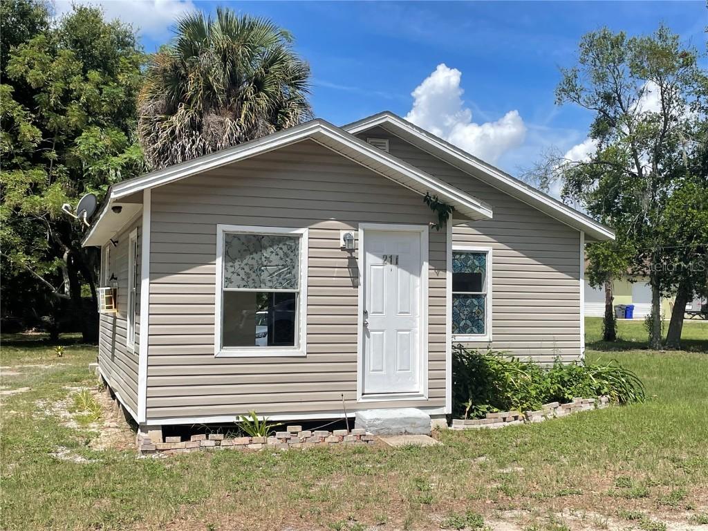 211 N Ingraham Ave., Tavares, FL 32778