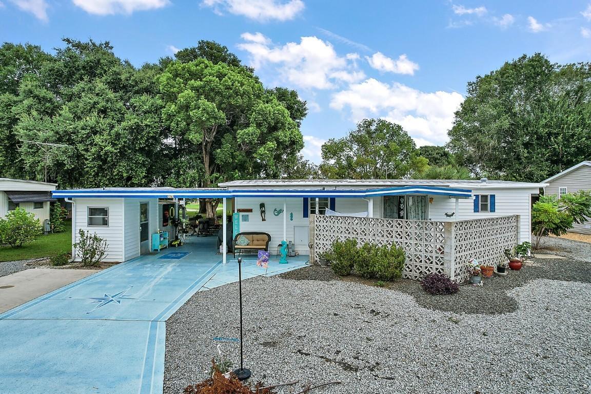2741 Vindale Rd., Tavares, FL 32778