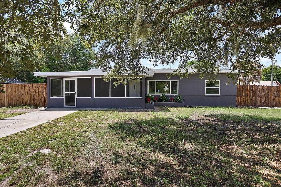 32713 Palm Ave., Tavares, FL 32778