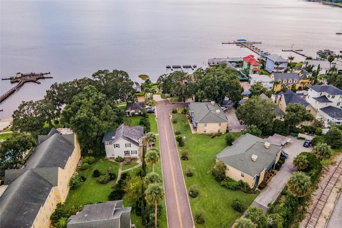 221 W 3rd Ave., Mount Dora, FL 32757