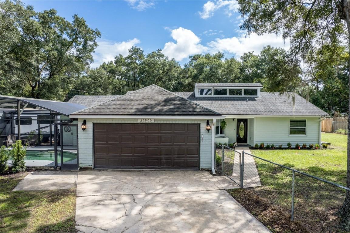 25900 Pinehurst St., Sorrento, FL 32776