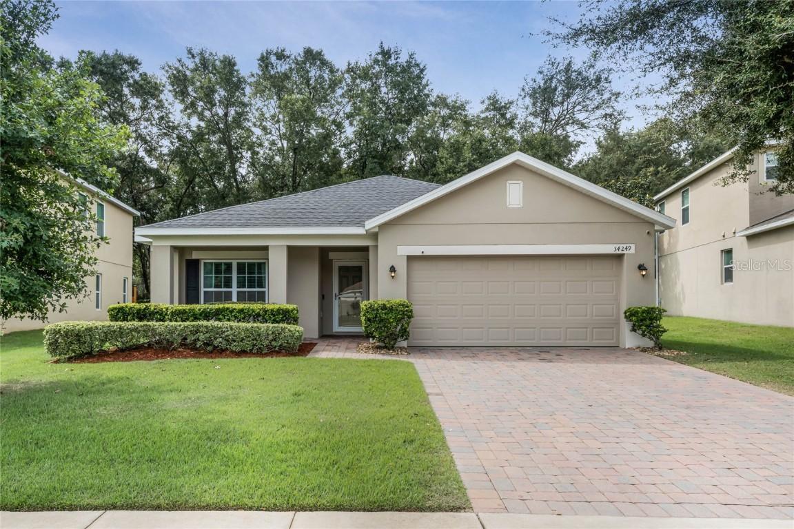 34249 Alameda Dr., Sorrento, FL 32776