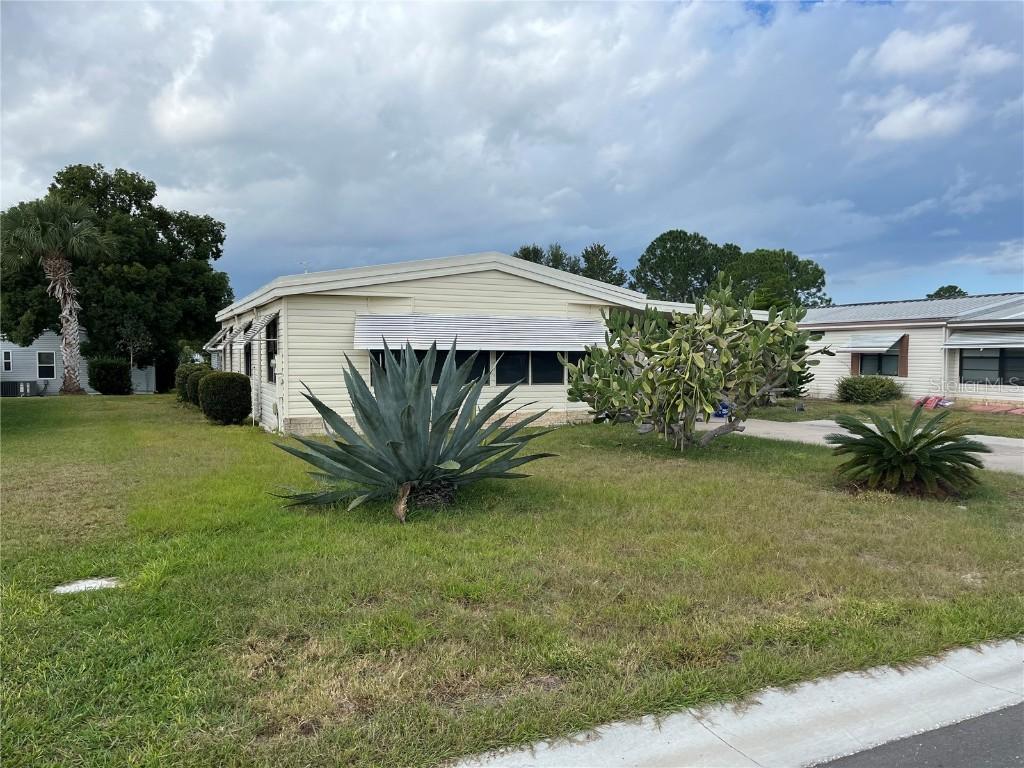 1449 Nassau Cir., Tavares, FL 32778