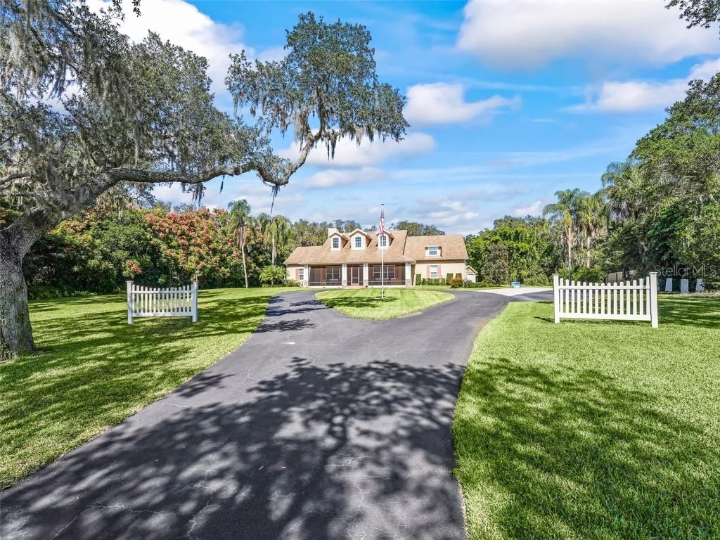 9371 Silver Lake Dr., Leesburg, FL 34788