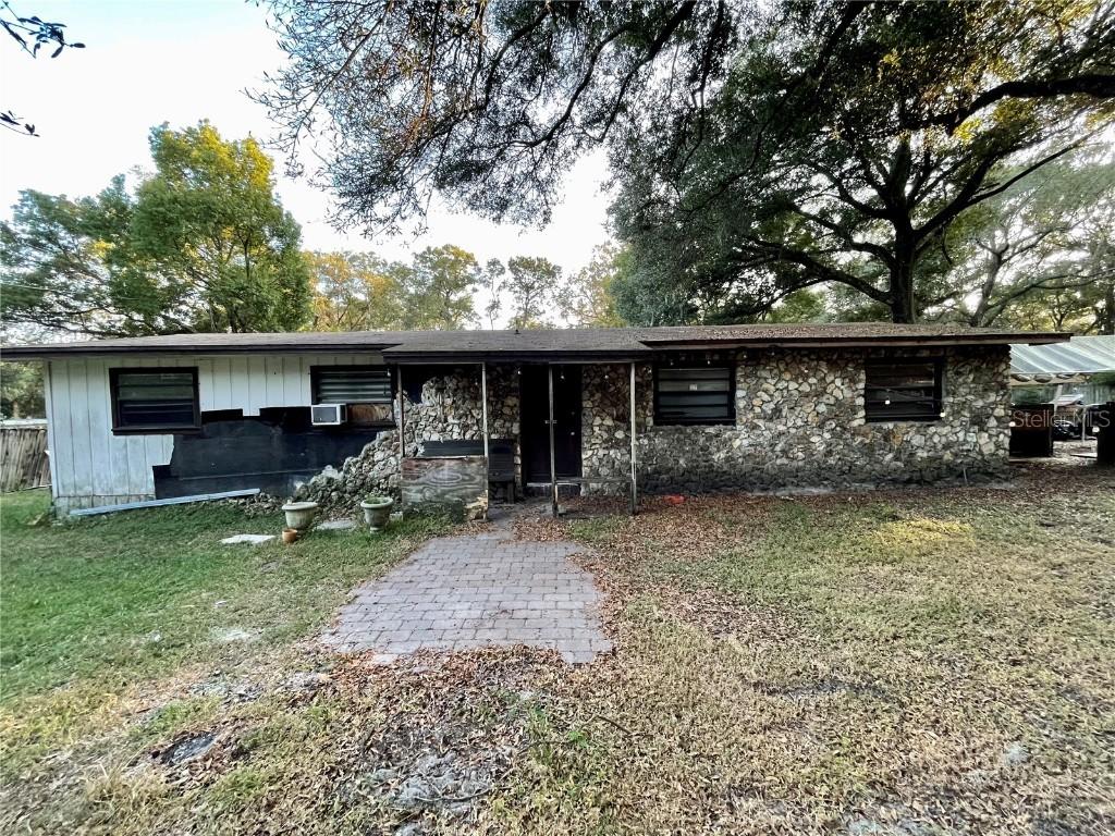 23814 Lake Ave., Sorrento, FL 32776