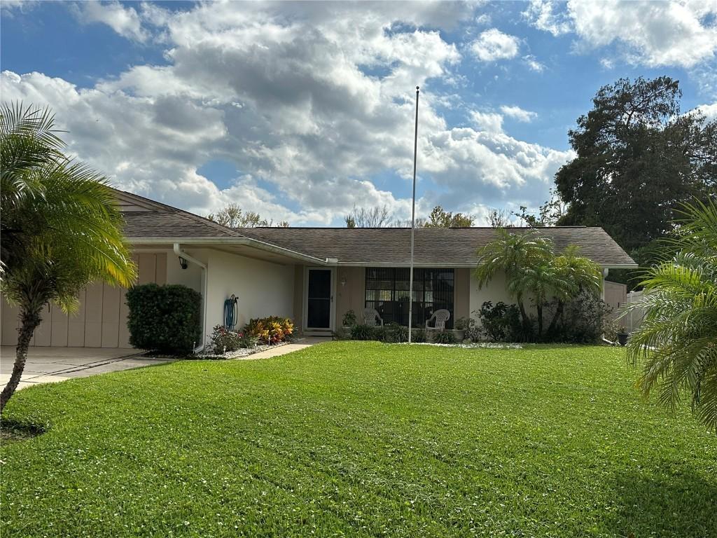 13204 Country Club Dr., Tavares, FL 32778