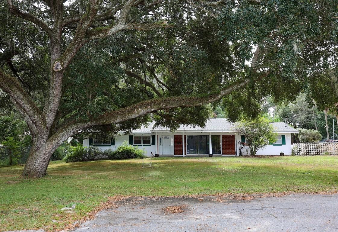 1701 Harcourt Dr., Leesburg, FL 34748