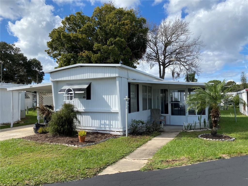 250 Rue De Fontaine, Tavares, FL 32778