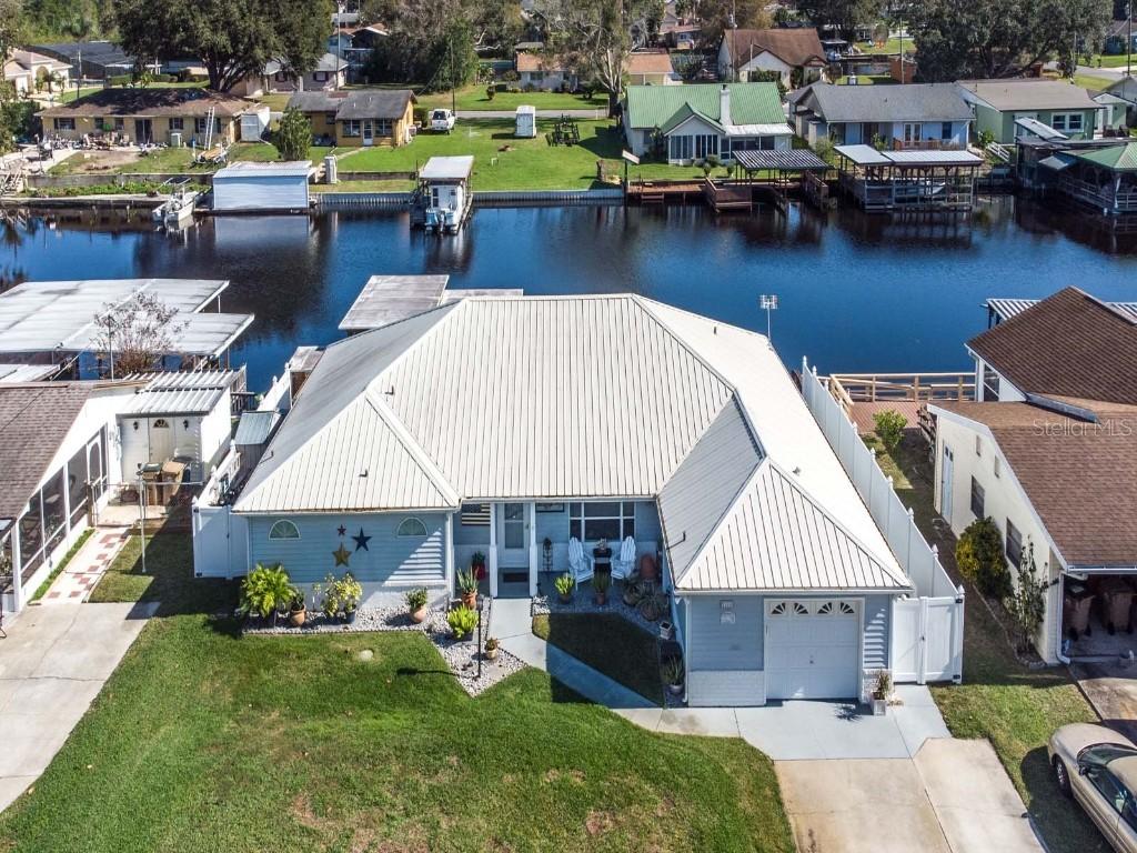 26608 E Cove Dr., Tavares, FL 32778