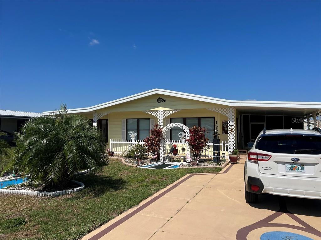 1565 Nassau Cir., Tavares, FL 32778