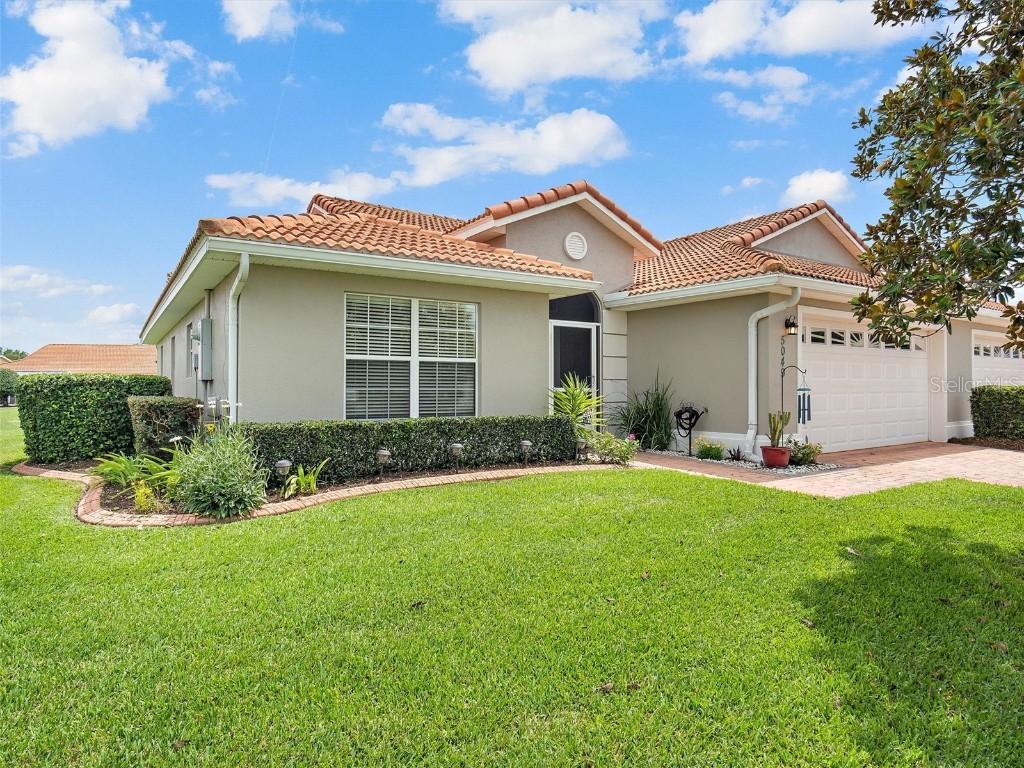 5049 Harbour Dr, Oxford, FL 34484