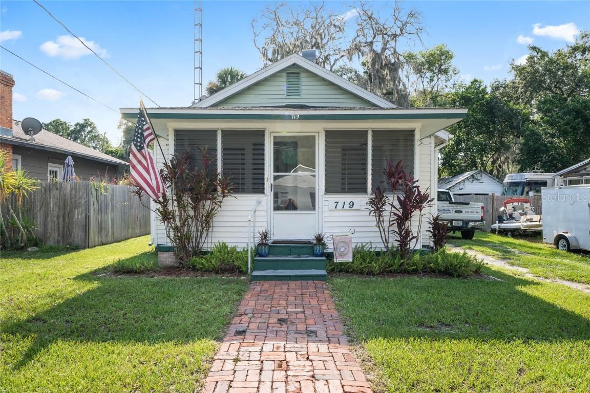 719 Mckenzie St., Leesburg, FL 34748