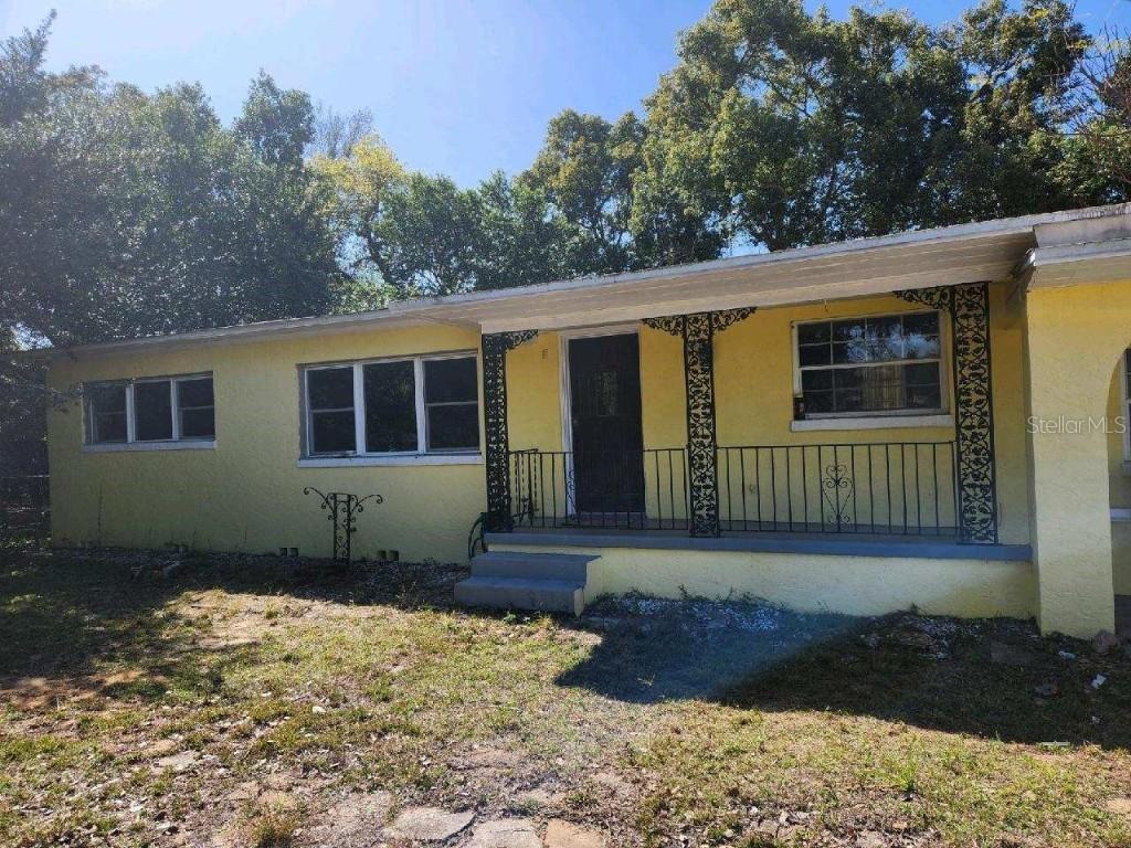 1300 Monterey Dr., Eustis, FL 32726