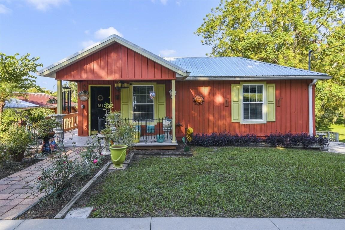 151 S Clayton St., Mount Dora, FL 32757