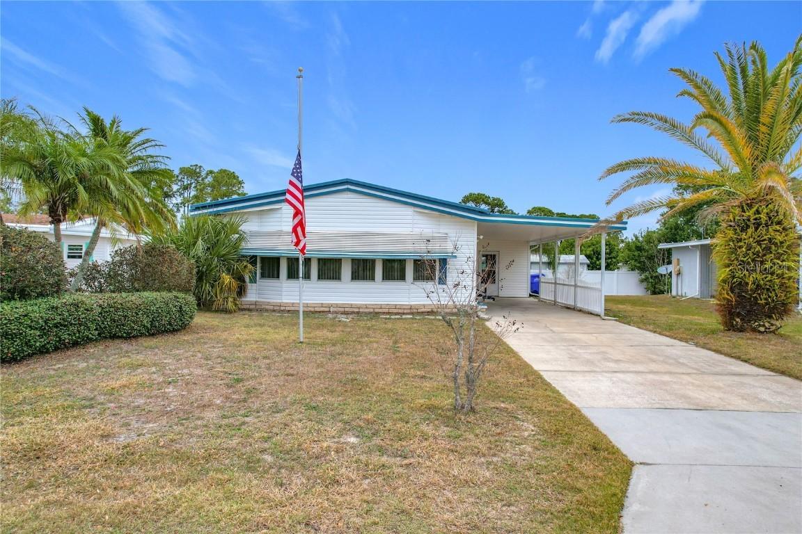 1681 Nassau Cir., Tavares, FL 32778