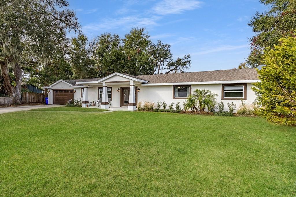 1001 Michelle Ct., Tavares, FL 32778