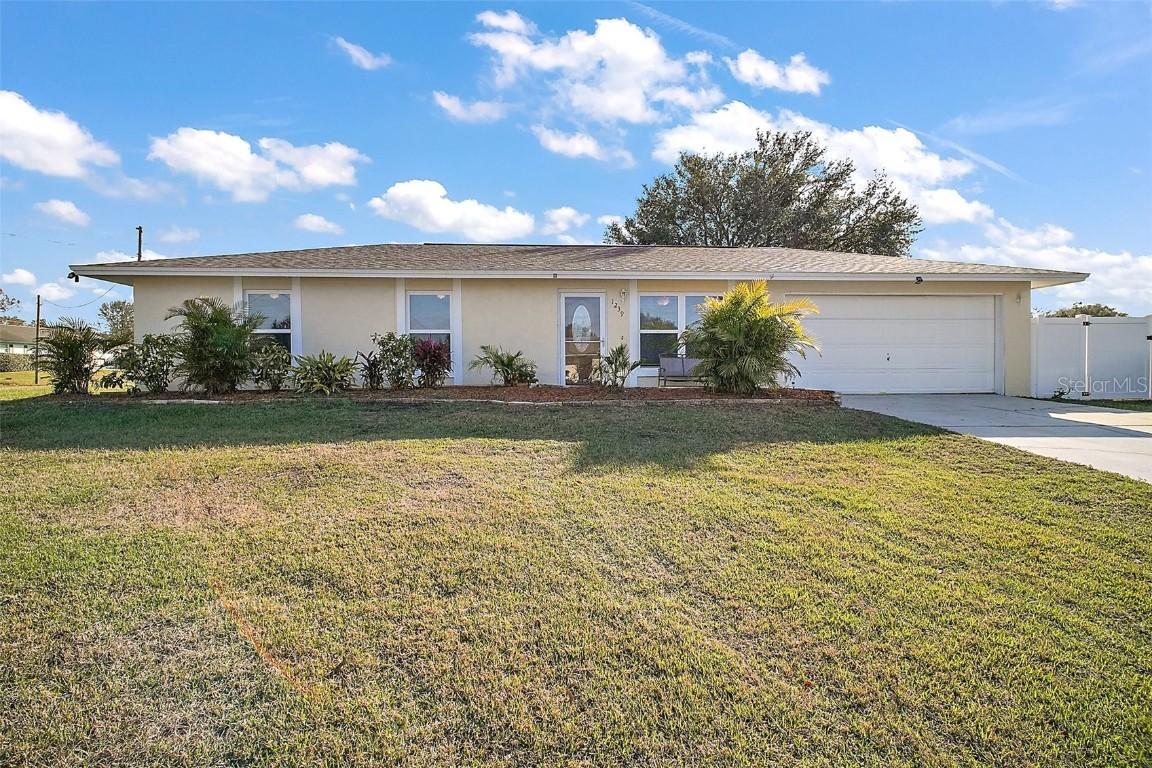 1239 Padgett Cir., Lady Lake, FL 32159