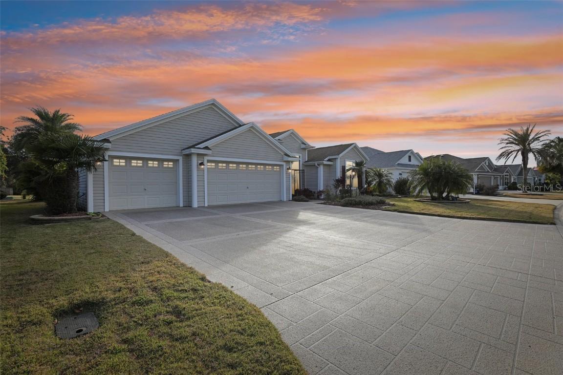 2054 Vision Ct., The Villages, FL 32163