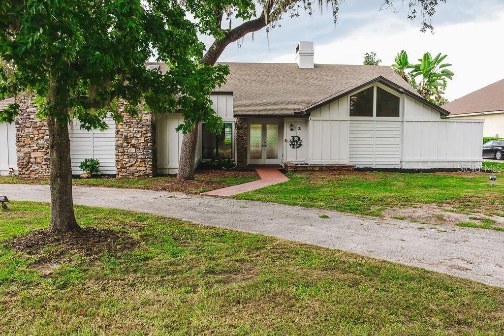 31 Sand Lake Pl., Eustis, FL 32726