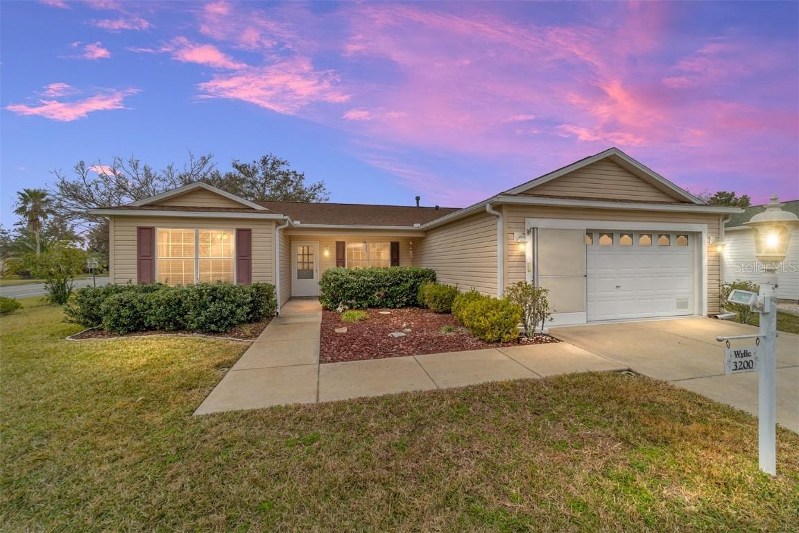 3200 Woodridge Dr., The Villages, FL 32162