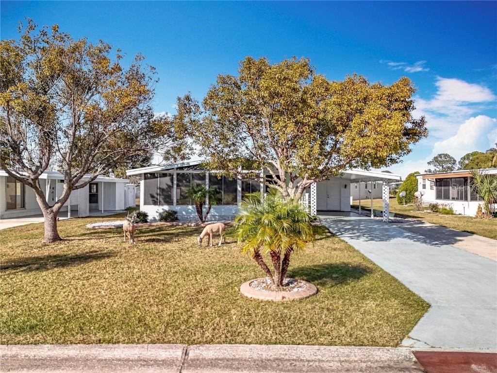 1026 Capella Dr., Tavares, FL 32778