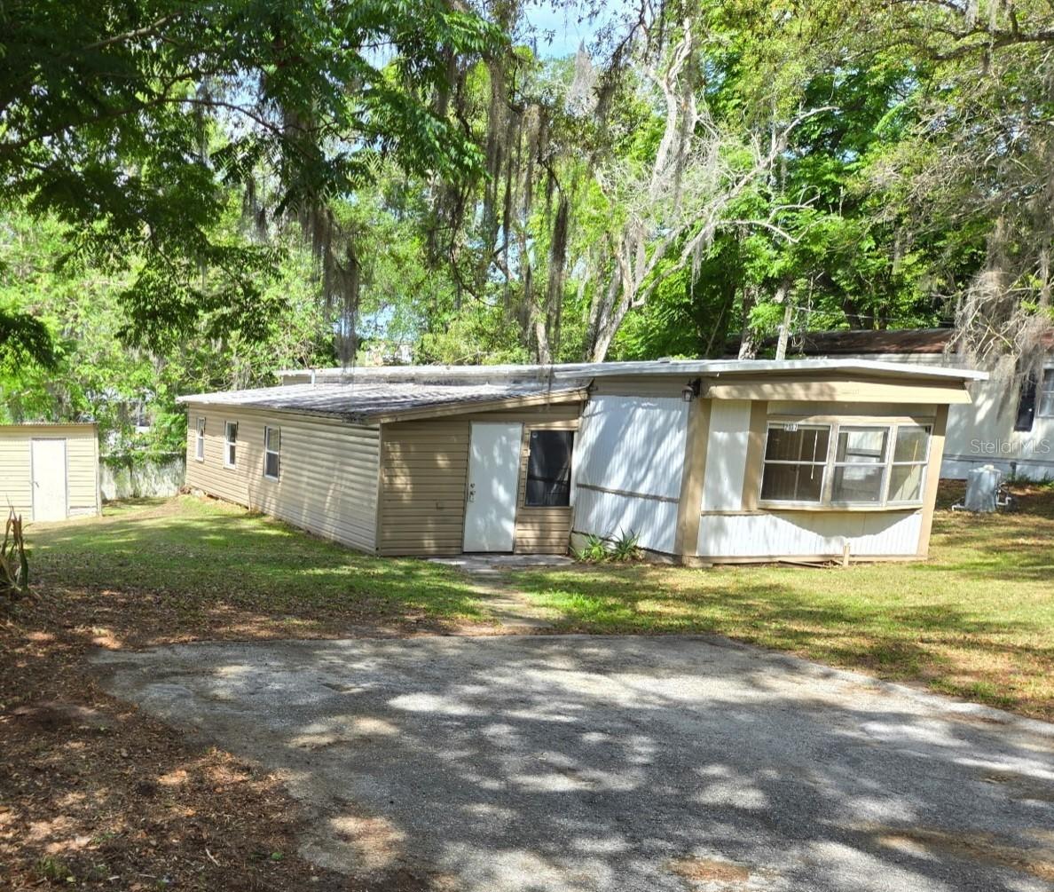 2107 Hialeah Ave., Leesburg, FL 34748