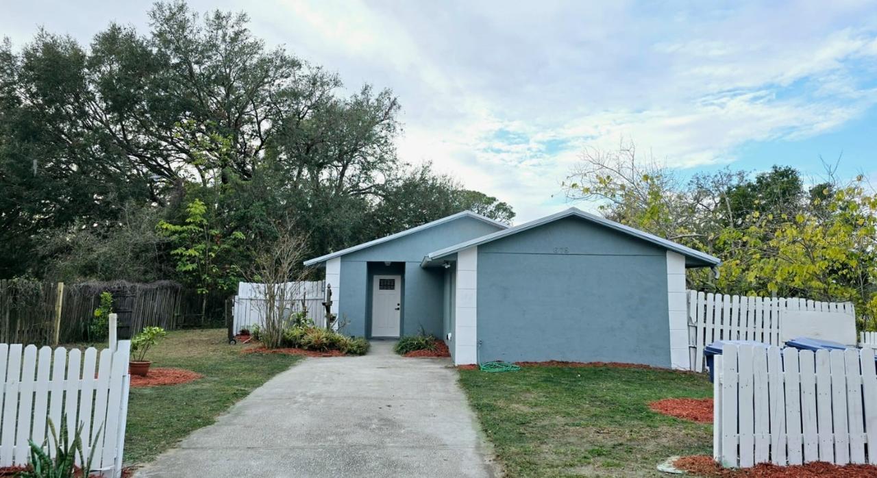 678 Howey Rd., Groveland, FL 34736