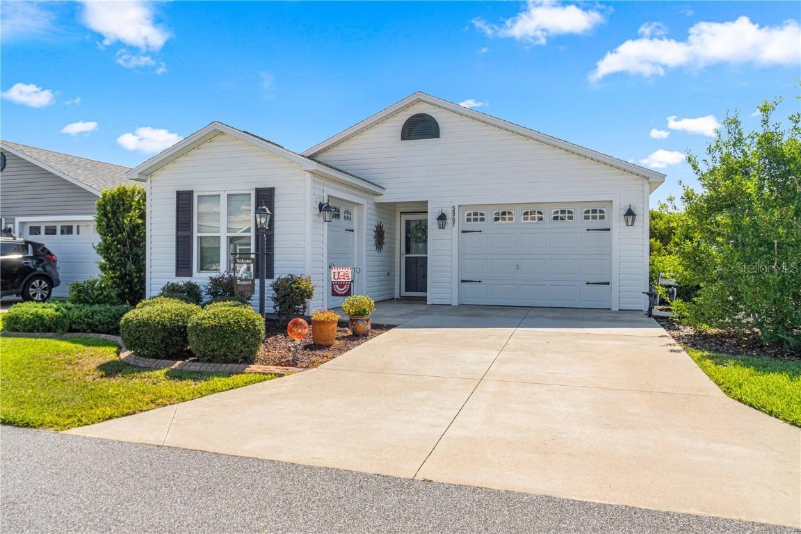 5867 Marsh Ct., The Villages, FL 32163