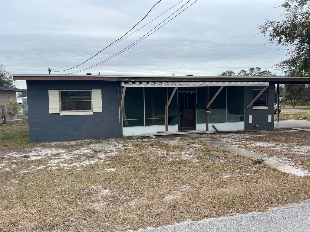 1121 Oakland Dr., Tavares, FL 32778