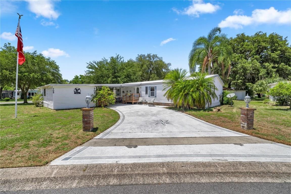 705 Devon Dr., The Villages, FL 32159
