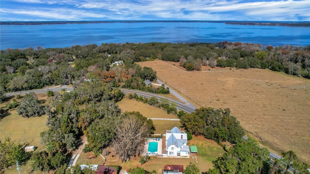 9210 County Road 48, Yalaha, FL 34797